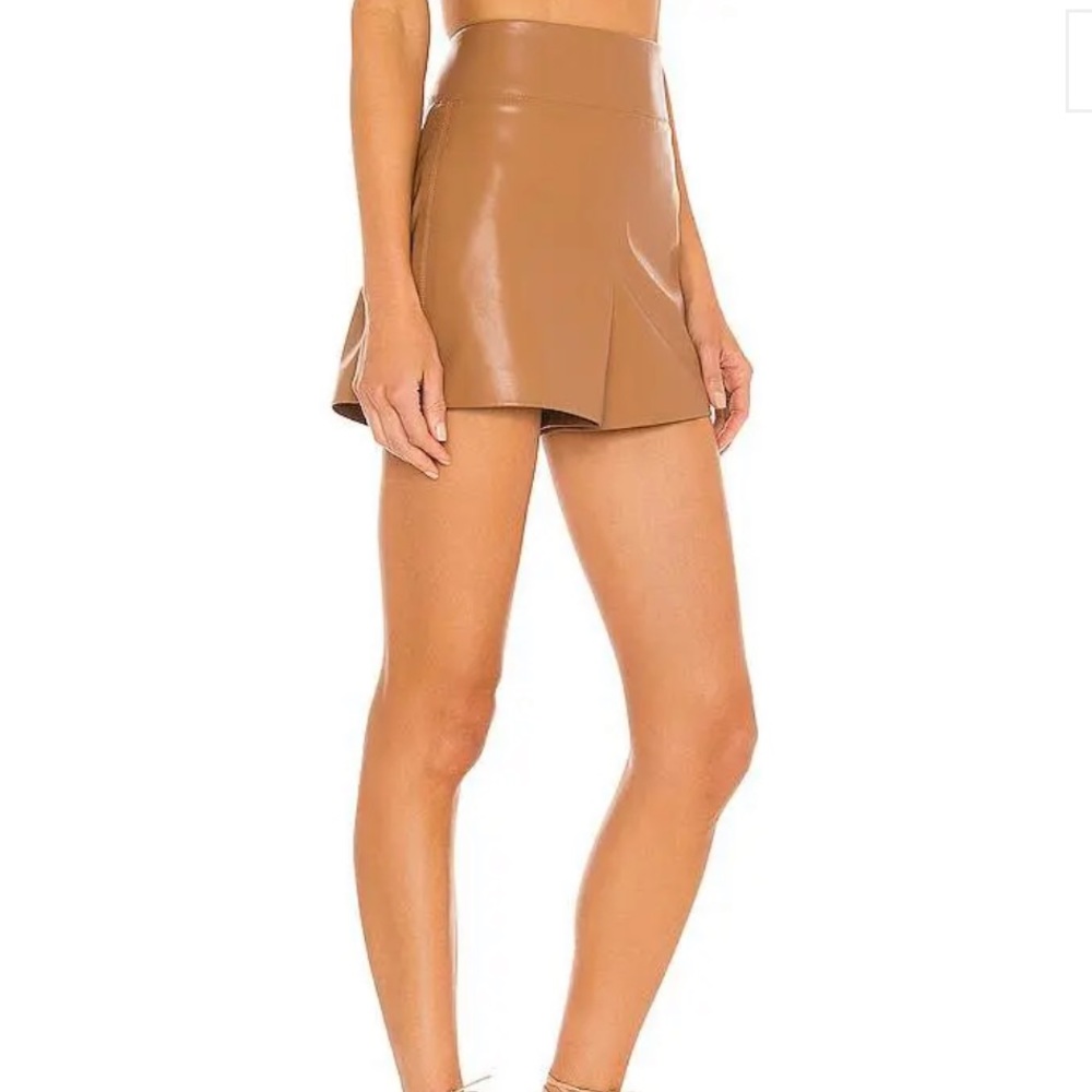 Alice + Olivia Donald Vegan Leather Short in TAN NEVER WORN